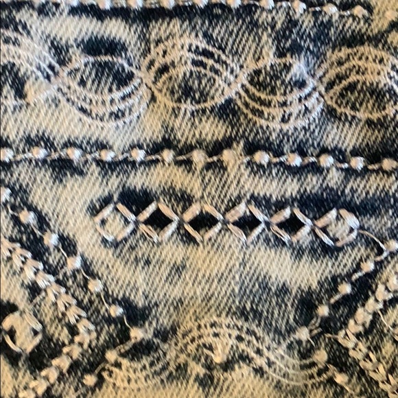 Shorts - Picture 2 of 4